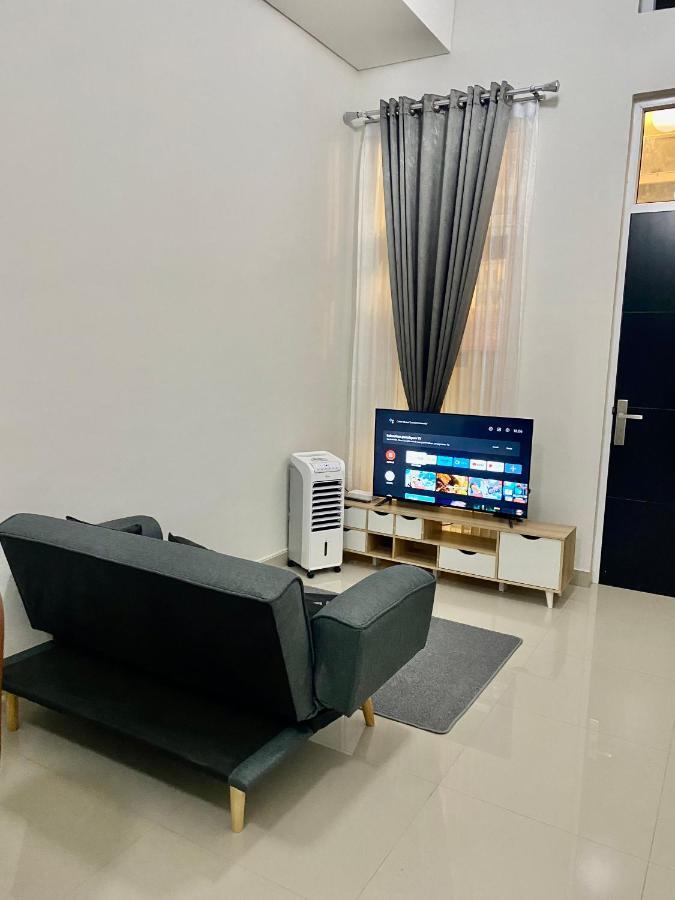 Villa Ku Villa Mu Semarang Exteriér fotografie