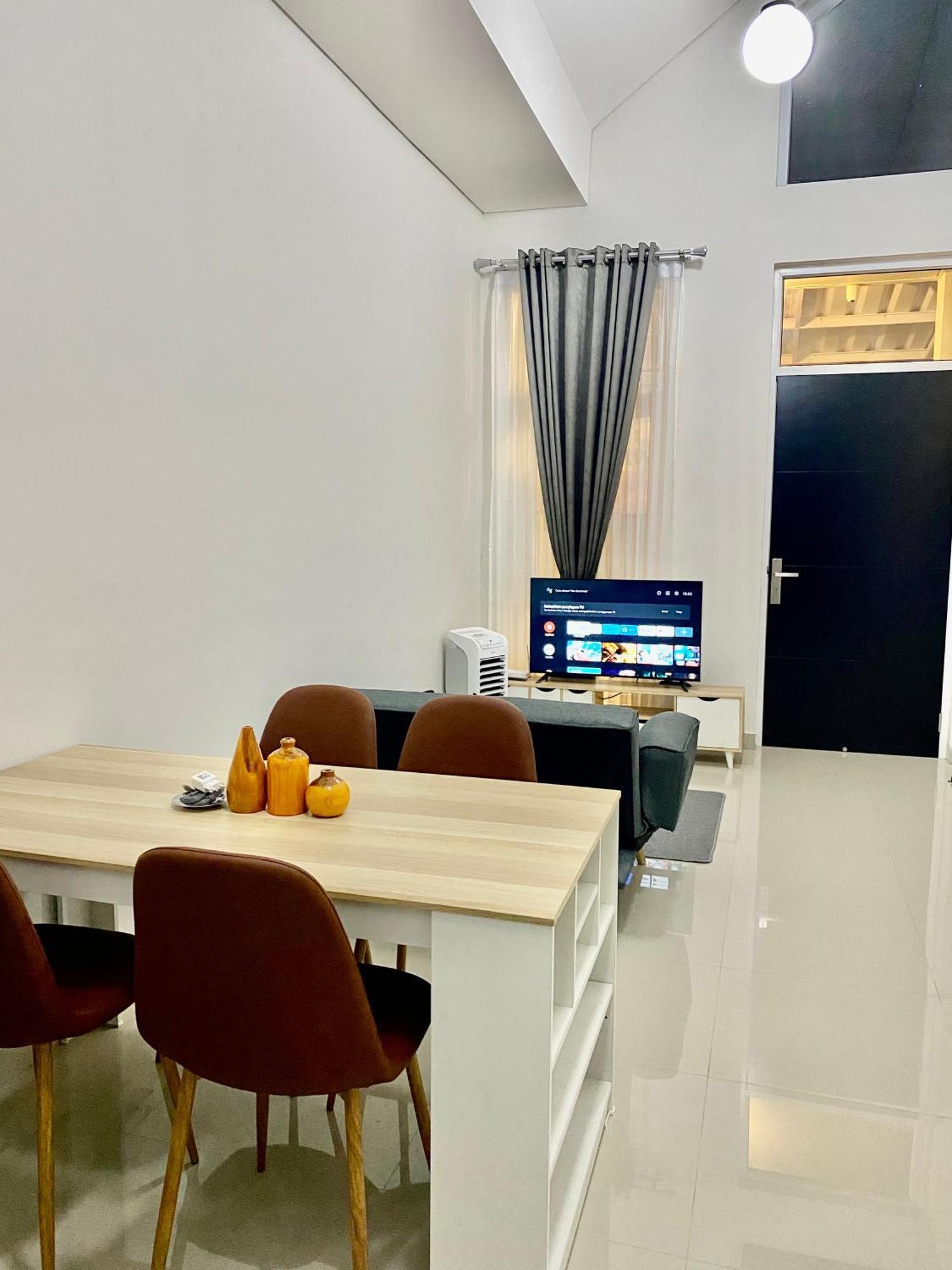 Villa Ku Villa Mu Semarang Exteriér fotografie